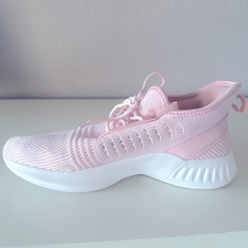 Akk women's walking sneaker size 10. Excellent condition, worn only indoors.